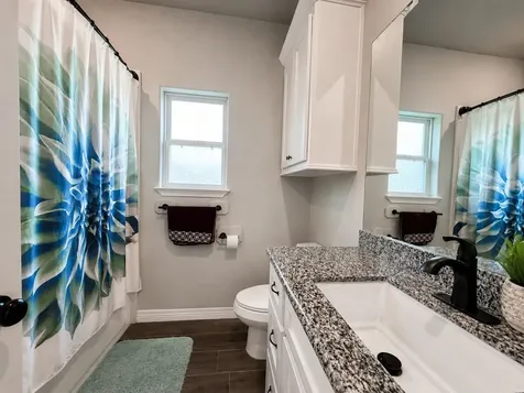 319 Yorktown Avenue Clute TX 77531