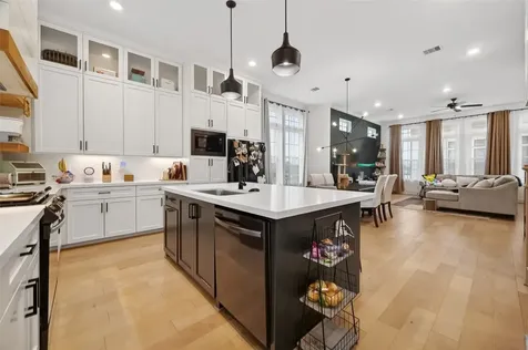 2015 Lou Ellen Lane F Houston TX 77018