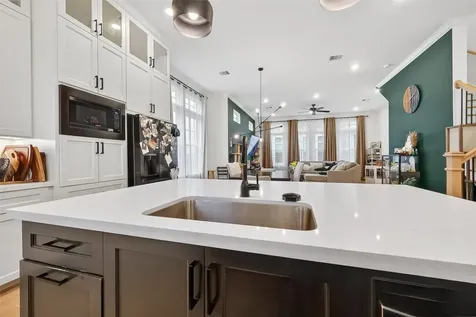 2015 Lou Ellen Lane F Houston TX 77018