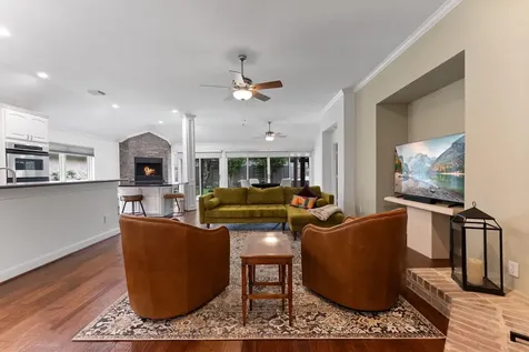 23 S Manorcliff Place The Woodlands TX 77382