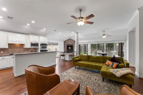 23 S Manorcliff Place The Woodlands TX 77382