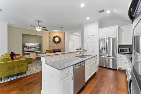 23 S Manorcliff Place The Woodlands TX 77382