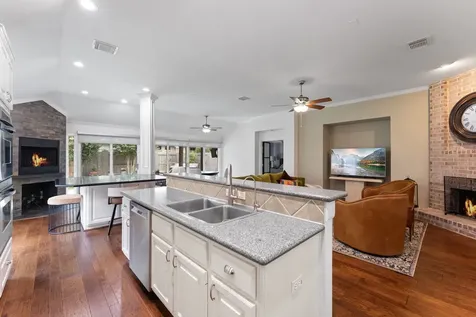 23 S Manorcliff Place The Woodlands TX 77382