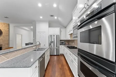 23 S Manorcliff Place The Woodlands TX 77382