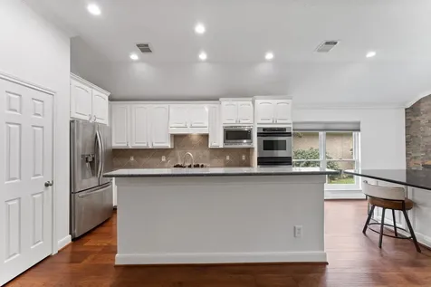 23 S Manorcliff Place The Woodlands TX 77382