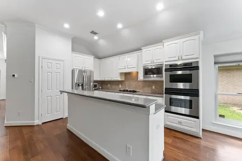 23 S Manorcliff Place The Woodlands TX 77382