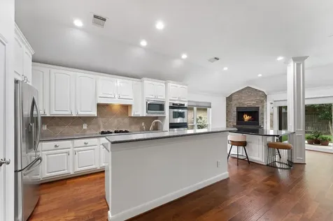 23 S Manorcliff Place The Woodlands TX 77382