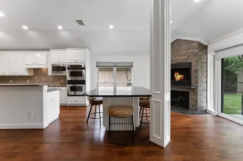 23 S Manorcliff Place The Woodlands TX 77382