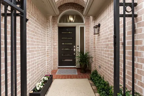 23 S Manorcliff Place The Woodlands TX 77382
