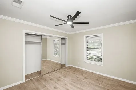 5037 W 43rd Street Houston TX 77092