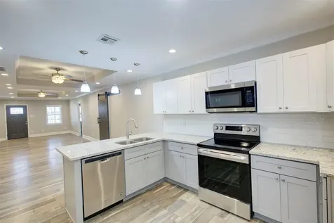 4220 Delhi Street Houston TX 77022