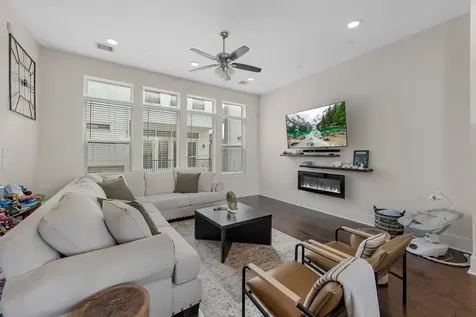 209 Burr Street D Houston TX 77011