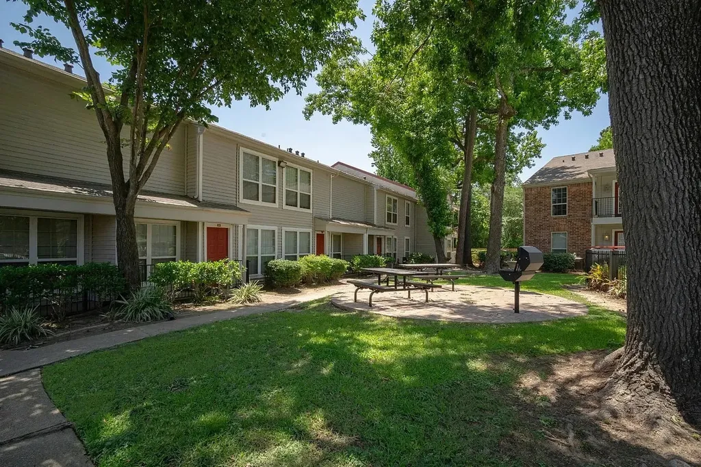 12800 Woodforest Boulevard N2208 Houston TX 77015