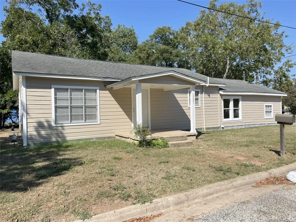 1521 N Hamilton Street Gonzales TX 78629