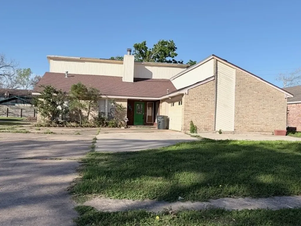207 Banyan Street Lake Jackson TX 77566
