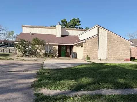 207 Banyan Street Lake Jackson TX 77566