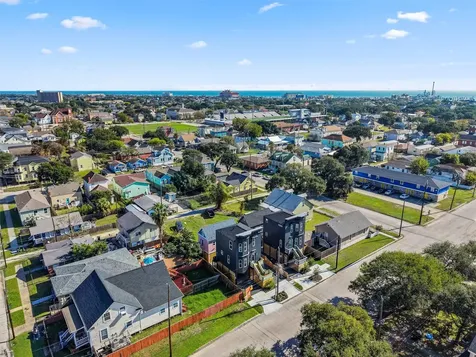 1112 30th Street A-b Galveston TX 77550
