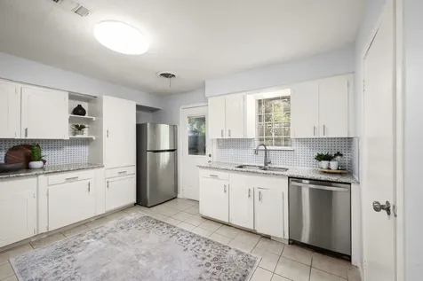 4326 Akard Street Houston TX 77047