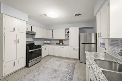 4326 Akard Street Houston TX 77047