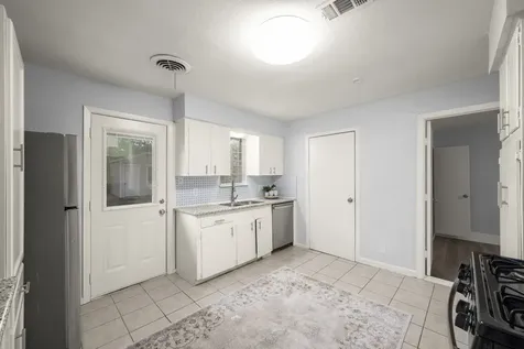 4326 Akard Street Houston TX 77047