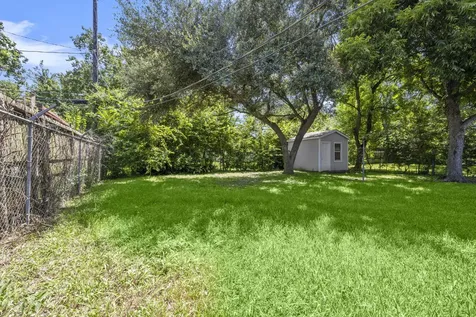 4326 Akard Street Houston TX 77047