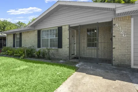 4326 Akard Street Houston TX 77047