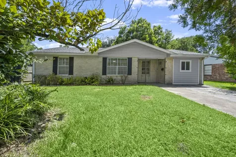 4326 Akard Street Houston TX 77047