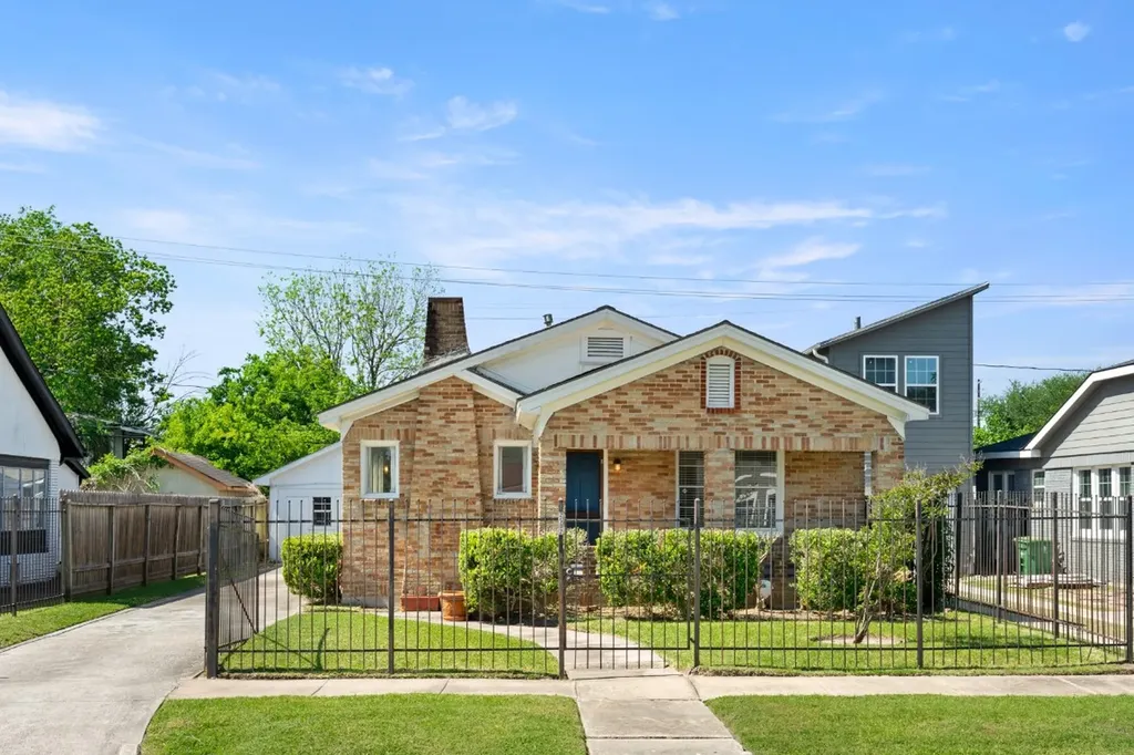 2502 Rosewood Street Houston TX 77004