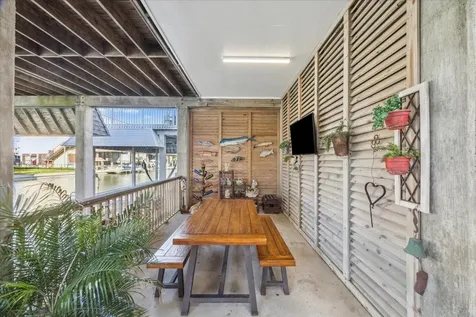 422 Windward Way Tiki Island TX 77554