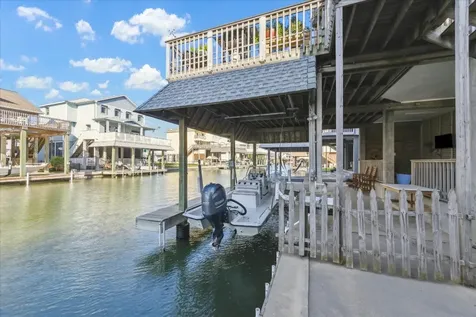 422 Windward Way Tiki Island TX 77554
