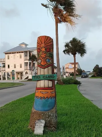 422 Windward Way Tiki Island TX 77554