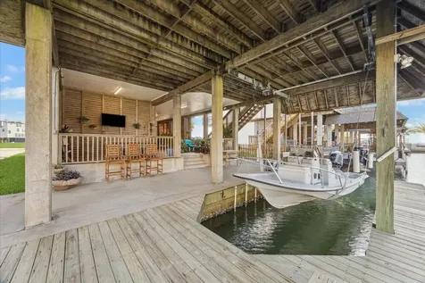 422 Windward Way Tiki Island TX 77554