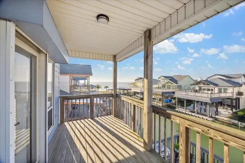 422 Windward Way Tiki Island TX 77554