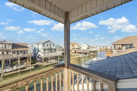 422 Windward Way Tiki Island TX 77554