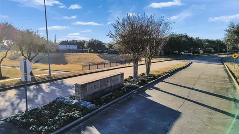 5514 Gatesprings Lane Sugar Land TX 77479