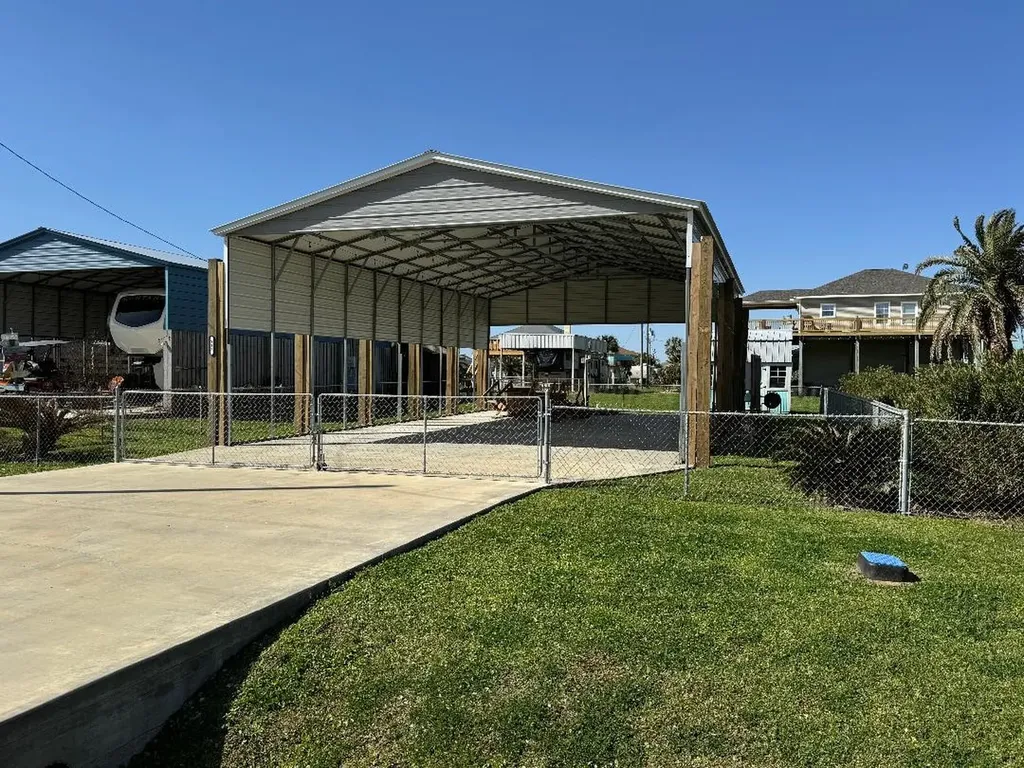 927 S East Road Crystal Beach TX 77650