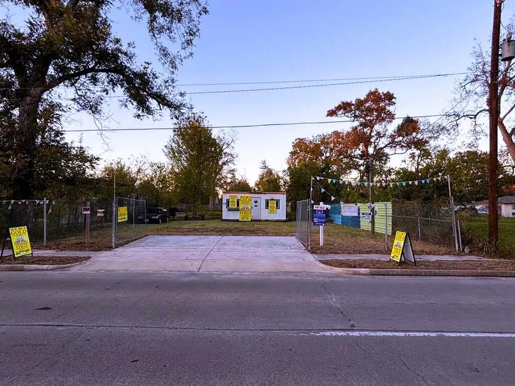5123 E Crosstimbers Street Houston TX 77016