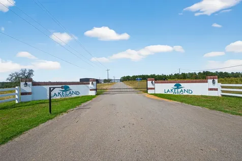 Lot 42 Lakeland Drive Hillister TX 77624