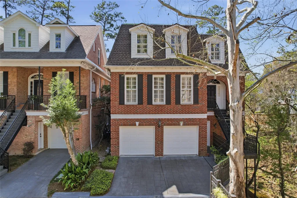 285 Sugarberry Circle Houston TX 77024