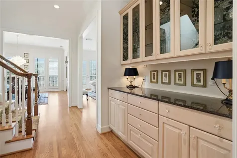 285 Sugarberry Circle Houston TX 77024