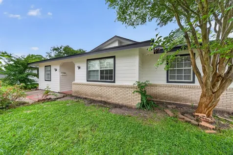 907 S 3rd Street La Porte TX 77571