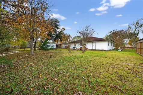 907 S 3rd Street La Porte TX 77571