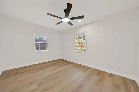 907 S 3rd Street La Porte TX 77571