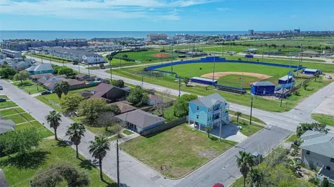 3201 Kleinmann Avenue Galveston TX 77551