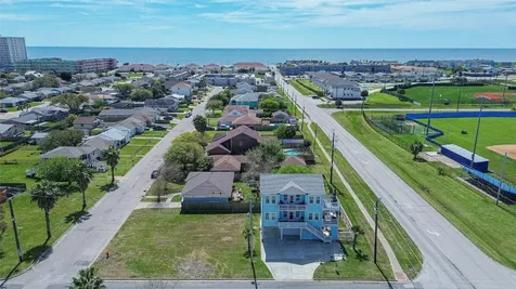 3201 Kleinmann Avenue Galveston TX 77551