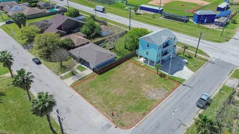 3201 Kleinmann Avenue Galveston TX 77551