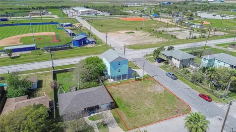 3201 Kleinmann Avenue Galveston TX 77551