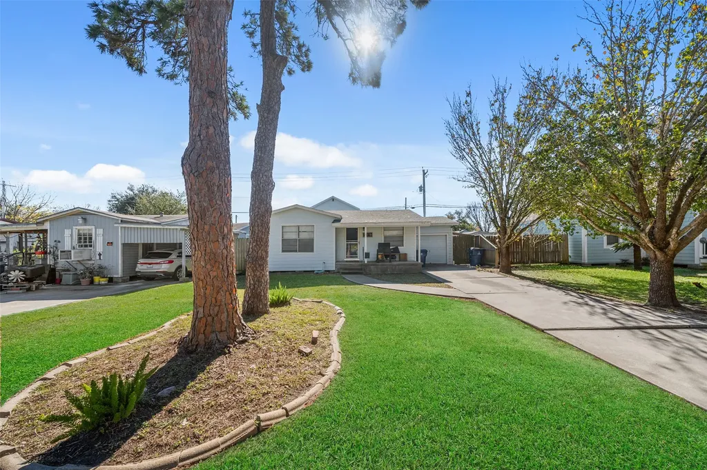 429 19th Avenue N Texas City TX 77590