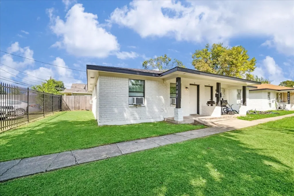 5107 Clover Street Houston TX 77033