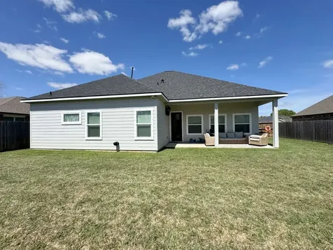 431 Wellshire Drive West Columbia TX 77486